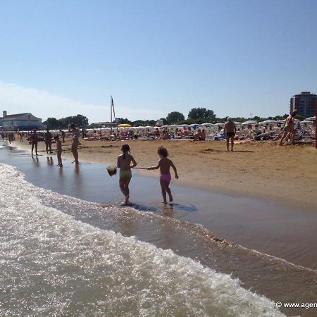 Ferienwohnung Lignano Sabbiadoro With Pool Exterior foto