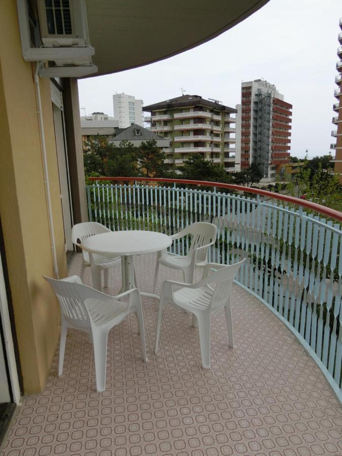 Ferienwohnung Lignano Sabbiadoro With Pool Exterior foto