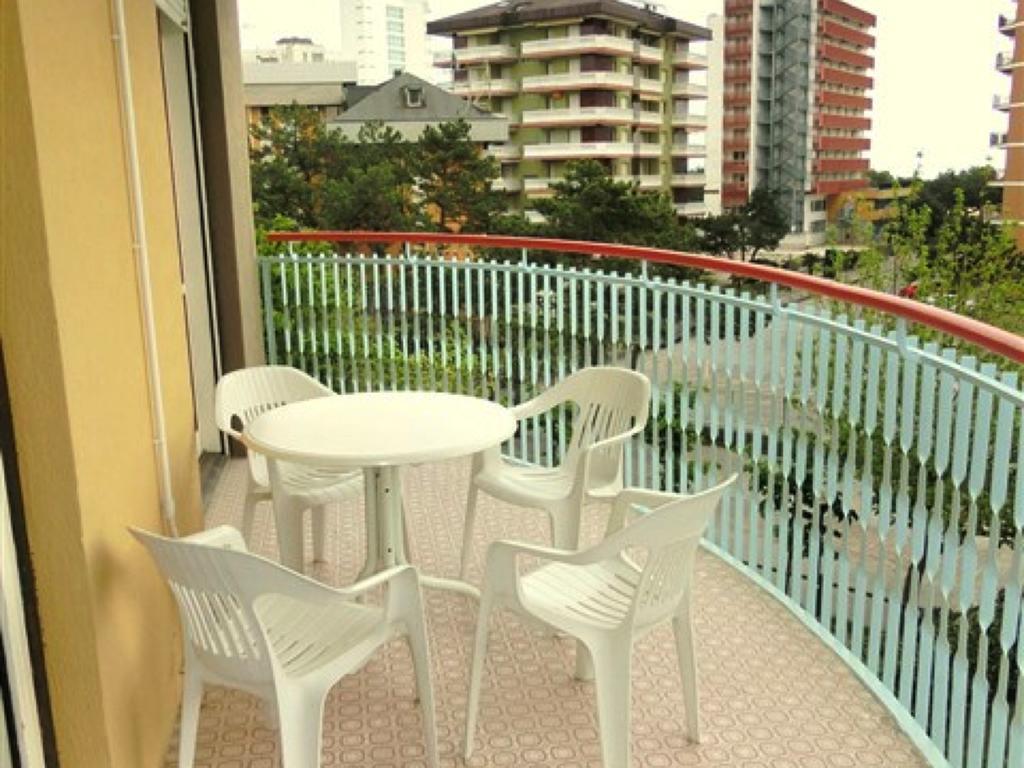 Ferienwohnung Lignano Sabbiadoro With Pool Exterior foto